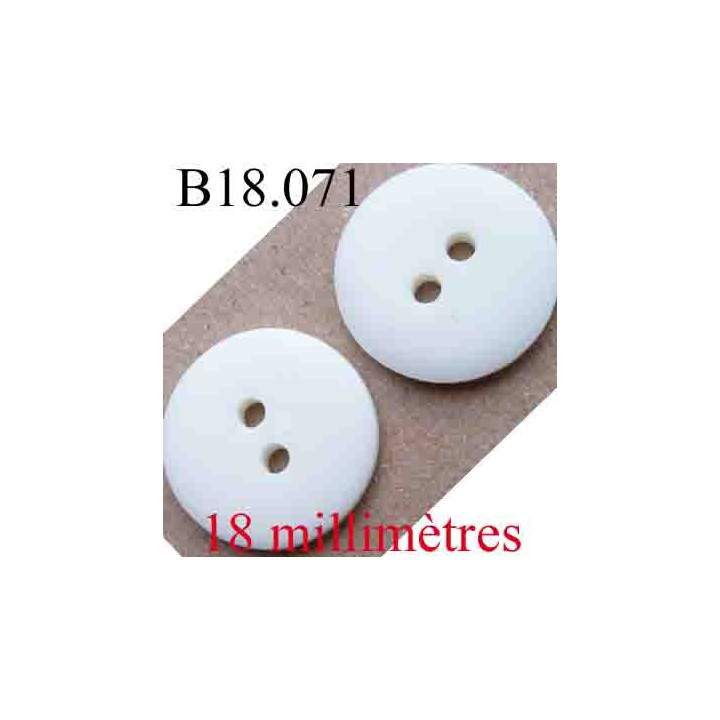 bouton 18 mm couleur blanc cassé mat 2  trous diamètre 18 mm