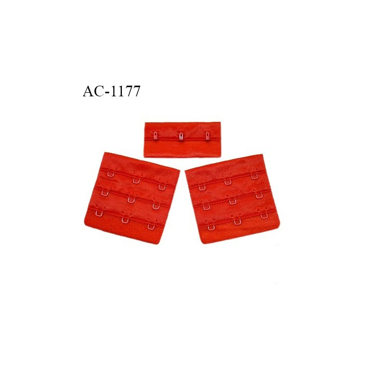 Agrafe 57 mm attache SG haut de gamme couleur rouge 3 rangées 3 crochets largeur 57 mm fabriqué en France prix à l'unité