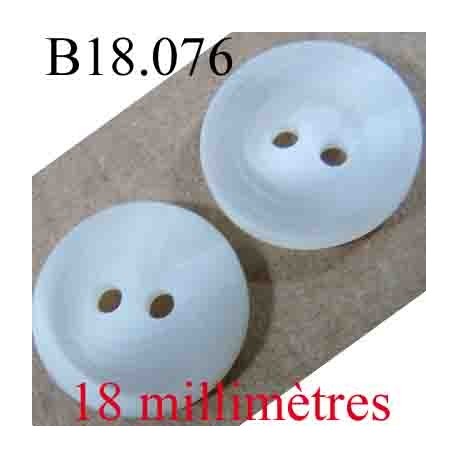 bouton 18 mm couleur blanc et et blanc marbré 2 trous diamètre 18 mm