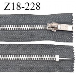 Fermeture zip 18 cm non séparable couleur gris longueur 18 cm largeur 3.3 cm glissière métal couleur argent prix à l'unité