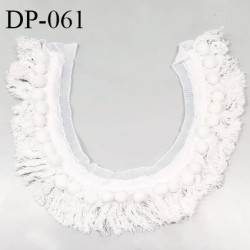 Devant plastron 38 cm couleur naturel décor pompons et franges longueur 38 cm prix à l'unité