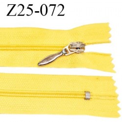 Fermeture zip 25 cm non séparable couleur jaune poussin glissière nylon largeur 4 mm curseur métal longueur 25 cm prix à l'unité