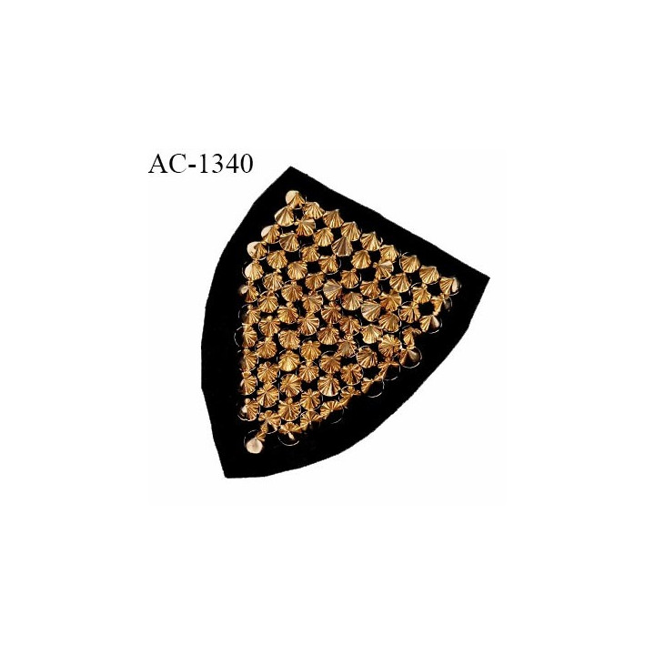 Décor ornement écusson en feutrine noire et pointes Spike dorées largeur 11 cm hauteur 13.5 cm à coudre prix à l'unité