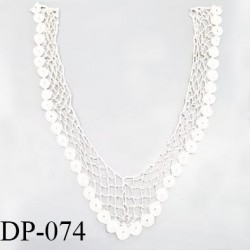 Devant plastron col crochet couleur naturel lumineux avec perles longueur 64 cm hauteur 32 cm prix à l'unité