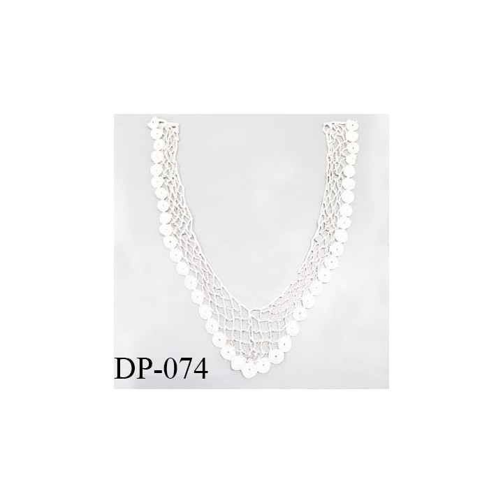 Devant plastron col crochet couleur naturel lumineux avec perles longueur 64 cm hauteur 32 cm prix à l'unité