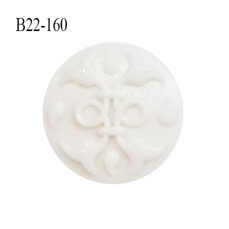 Bouton 22 mm en pvc couleur naturel avec motif en relief brillant diamètre 22 mm accroche avec un anneau prix à l'unité