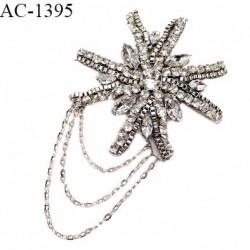 Broche avec strass et chainette couleur argent diamètre 8 cm prix à la pièce