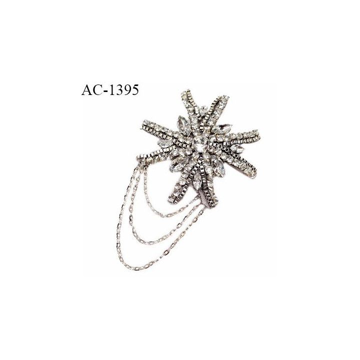 Broche avec strass et chainette couleur argent diamètre 8 cm prix à la pièce
