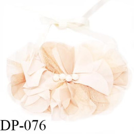 Devant plastron col couleur beige et rose poudré largeur 20 cm hauteur 14 cm longueur des liens en satin 45 cm prix à la pièce