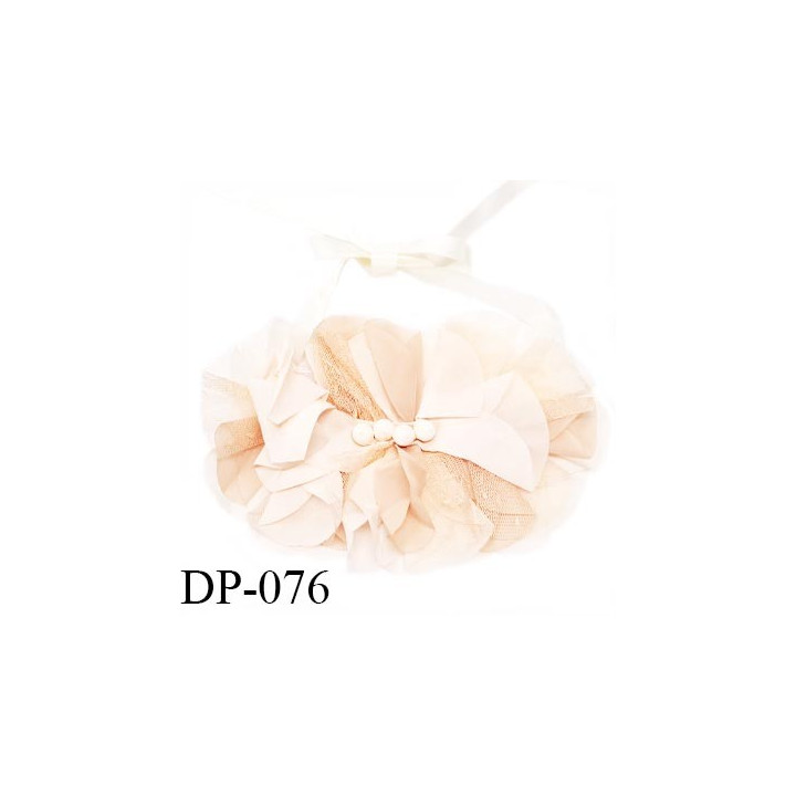 Devant plastron col couleur beige et rose poudré largeur 20 cm hauteur 14 cm longueur des liens en satin 45 cm prix à la pièce
