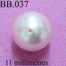 perle  biche de bere percé nacré blanc diamètre 11 millimètres POUR REPARER OU CREER VOS BIJOUX BICHE DE BERE