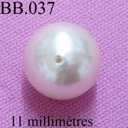 perle biche de bere percé nacré blanc très belle diamètre 11 millimètres POUR REPARER OU CREER VOS BIJOUX BICHE DE BERE