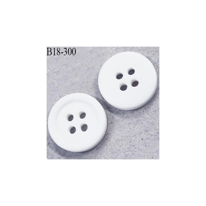Bouton 18 mm en pvc couleur naturel 4 trous diamètre 18 mm épaisseur 3.5 mm prix à la pièce