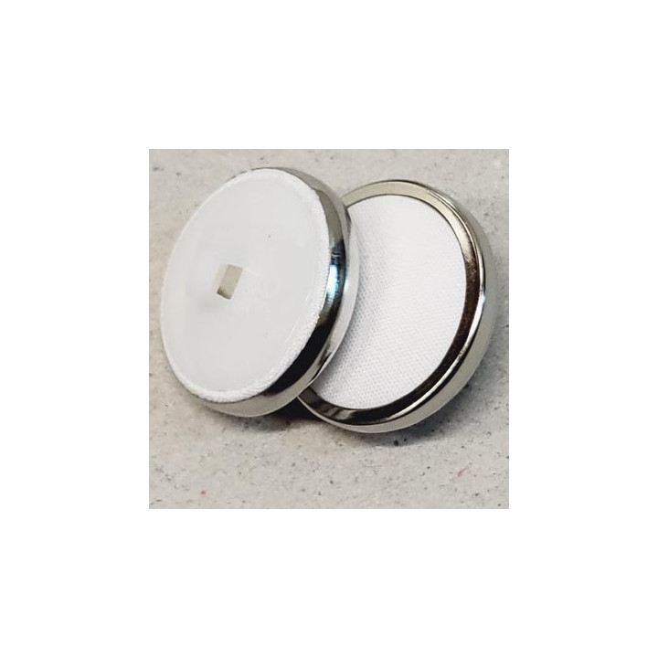 Bouton 22 mm pvc recouvert de tissus couleur blanc et métal chromé accroche avec un anneau diamètre 22 mm  prix à la pièce