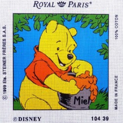 Canevas à broder 30 x 30 cm marque ROYAL PARIS thème DISNEY Winnie l'ourson et le pot de miel