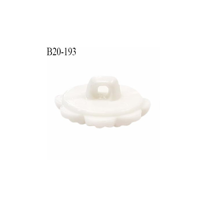 Bouton 20 mm en pvc motif fleur couleur naturel accroche avec un anneau diamètre 20 mm épaisseur 5.5 mm prix à la pièce