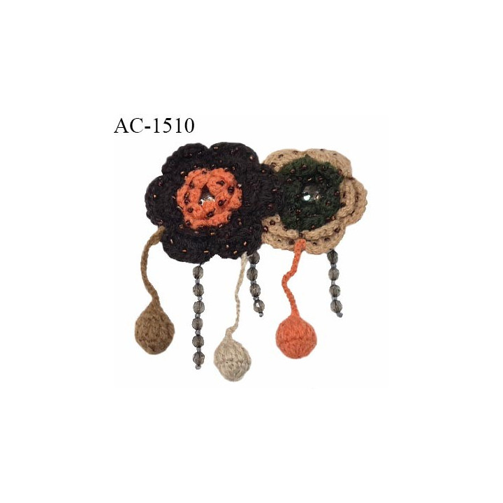 Broche en laine sur épingle couleur beige orange vert et marron avec perles grises prix à l'unité