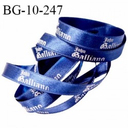 Galon ruban satin 10 mm couleur bleu inscription John Galliano très doux au toucher largeur 10 mm prix au mètre