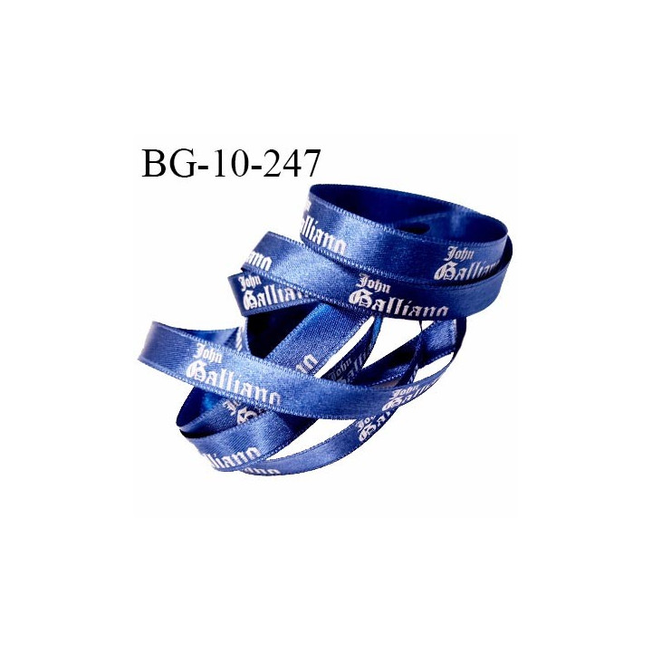 Galon ruban satin 10 mm couleur bleu inscription John Galliano très doux au toucher largeur 10 mm prix au mètre