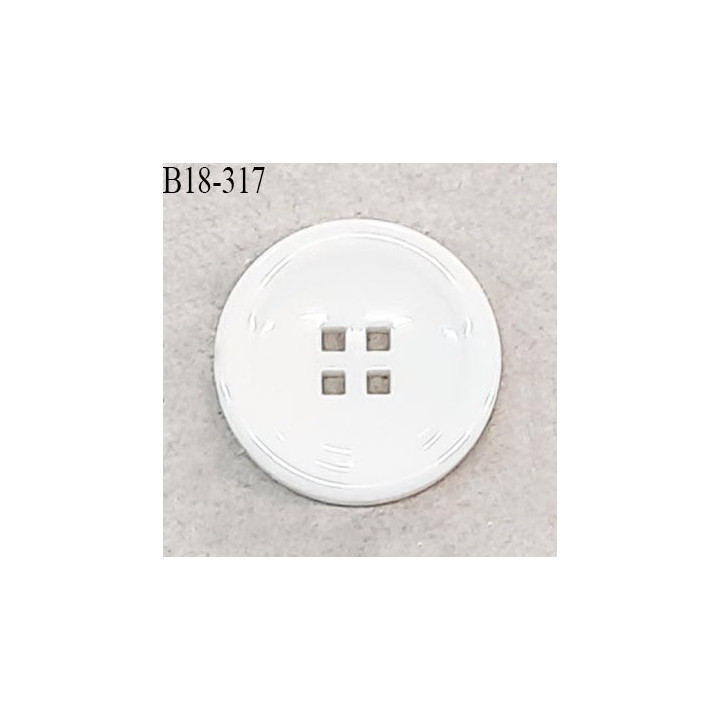 Bouton 18 mm en pvc couleur naturel 4 trous diamètre 18 mm épaisseur 4 mm prix à la pièce