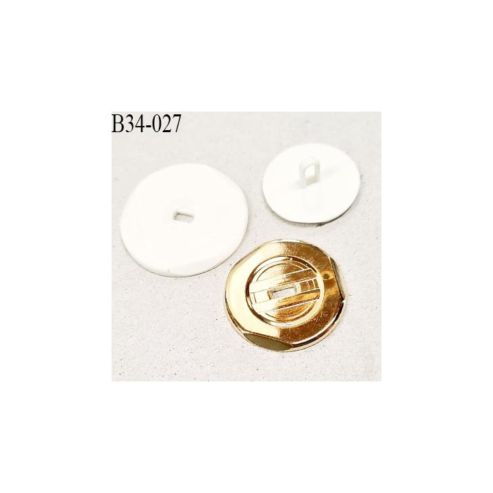 Bouton 34 mm en pvc couleur naturel sur socle couleur or accroche avec un anneau prix à l'unité