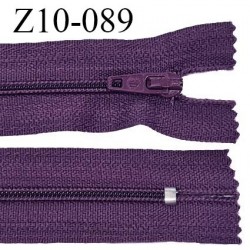 Fermeture zip 10 cm couleur prune non séparable largeur 2.5 cm glissière nylon largeur 4 mm longueur 10 cm prix à l'unité