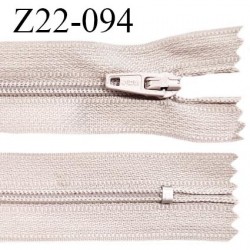 Fermeture zip 22 cm non séparable couleur gris rosé avec glissière nylon invisible prix à l'unité