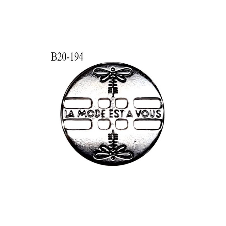 Bouton 20 mm métal couleur chrome 6 trous avec motif libellule Brocéliande et inscription La mode est à vous prix à l'unité