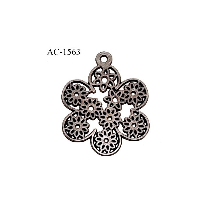 Décor ornement pendentif en métal couleur chrome foncé largeur 28 mm hauteur 34 mm épaisseur 1 mm prix à la pièce