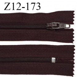 Fermeture zip 12 cm non séparable couleur prune très foncé largeur 2.5 cm zip nylon longueur 12 cm largeur 4 mm prix à la pièce