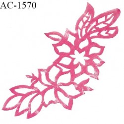 Décor motif fleur à coudre couleur rose longueur 21.5 cm largeur max 10 cm très joli prix à la pièce