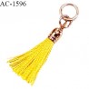 Pendentif pompon décor ornement couleur jaune hauteur 40 mm anneau doré diamètre 8 mm largeur intérieure 6 mm prix à la pièce