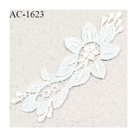Décor ornement motif à coudre couleur blanc et menthe glacée longueur 8 cm largeur 3 cm très joli prix à la pièce
