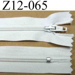 fermeture zip blanche longueur 12 cm couleur blanc non séparable largeur 2.5 cm et la glissière zip nylon 4 mm curseur métal