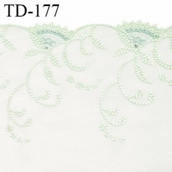 Dentelle broderie 15 cm non extensible haut de gamme couleur vert pistache clair fabriqué en France prix pour un mètre