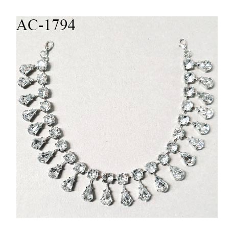 Collier décor ornement en pvc imitation argent et diamants strass longueur 25 cm hauteur 2.5 cm prix à la pièce