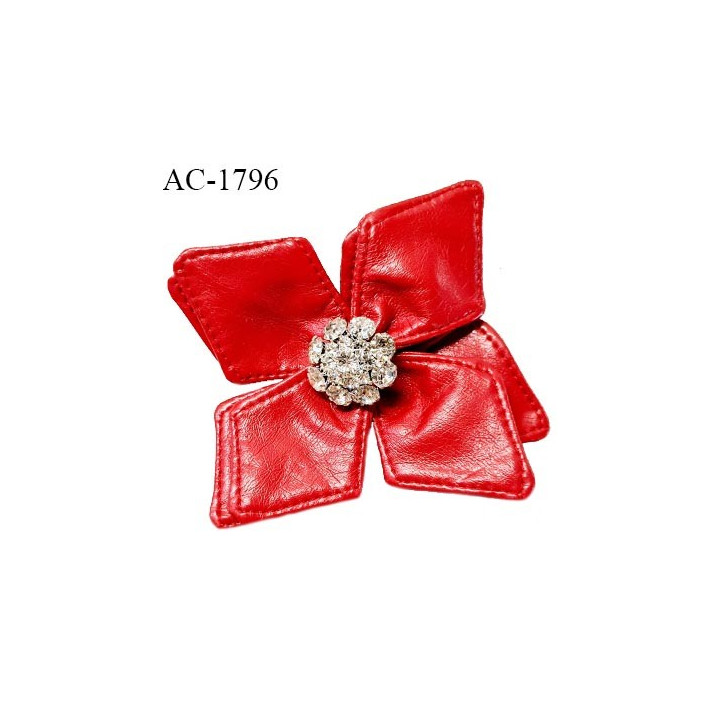 Broche décor fleur en simili cuir rouge et strass largeur 11 cm prix à la pièce