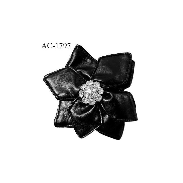 Décor fleur en simili cuir noir et strass largeur 11 cm à poser sur une broche ou une épingle prix à la pièce