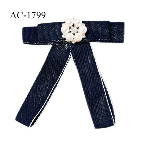 Broche décor noeud style jean avec perles et strass hauteur 10 cm largeur 10 cm prix à la pièce