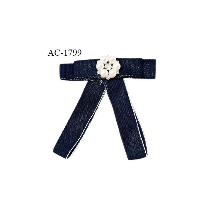 Broche décor noeud style jean avec perles et strass hauteur 10 cm largeur 10 cm prix à la pièce