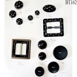 Plaque de 11 boutons et 2 boucles pour création unique prix pour la plaque entière