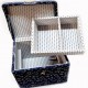 Boite couture DMC en forme de cube dimension chaque coté 16 cm hauteur 16 cm en bois recouvert de tissu poids 925 grs