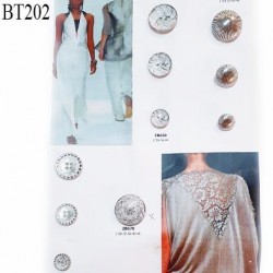 Plaque de 10 boutons de créateur couleur argent et blanc pour création unique prix pour la plaque entière