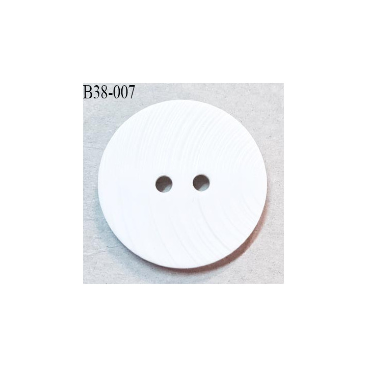 Bouton 38 mm en pvc couleur naturel effet strié avec 2 trous diamètre 38 mm épaisseur 5 mm prix à l'unité