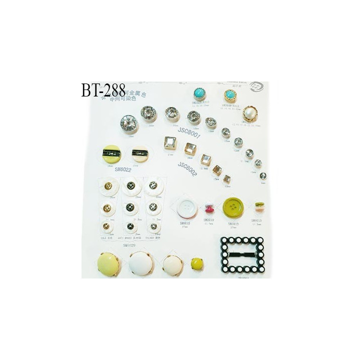 Plaque de 37 boutons très beaux diamètre de 9 à 34 mm et une boucle pour création unique prix pour la plaque entière