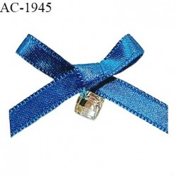 Noeud lingerie satin couleur bleu vert avec un strass haut de gamme largeur 30 mm hauteur 25 mm prix à l'unité