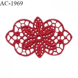 Décor ornement guipure motif à coudre couleur rouge longueur 4.5 cm hauteur 2.5 cm très joli prix à la pièce