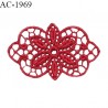 Décor ornement guipure motif à coudre couleur rouge longueur 4.5 cm hauteur 2.5 cm très joli prix à la pièce