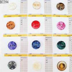 Plaque de 12 boutons assortis dans différents coloris diamètre de 23 à 25 mm fabrication européenne prix pour la plaque entière