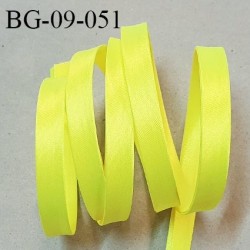 Biais plié largeur 9 mm + 9 mm plié en deux avec 2 rebords pliés de 4 mm couleur jaune fluo brillant satiné prix au mètre